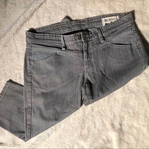 BCBG DENIM CAPRIS 32